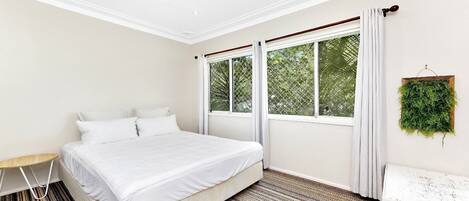 5 bedrooms, bed sheets