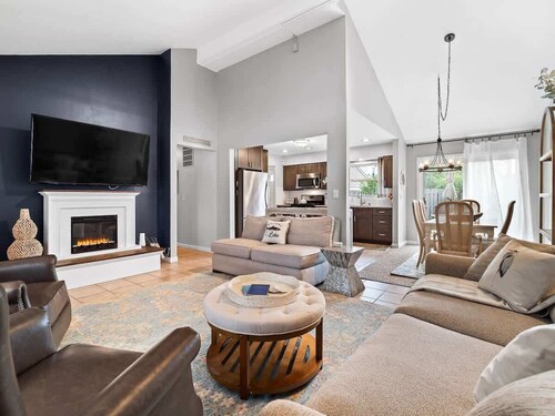 Lake Cottage Retreat-Hot Tub-Game Room