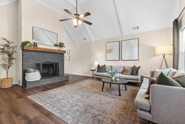 Smart TV, fireplace