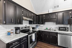 電子レンジ、オーブン、コンロ、食器洗い機