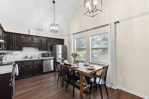 Beautiful home in delightful Perry w/ King Bed