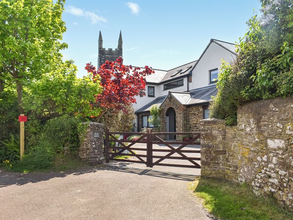 Exterior - Church View Apartment (Parkham, near Bideford)