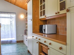 Dishwasher, cookware/dishes/utensils