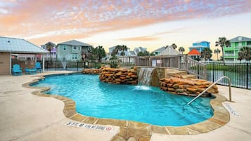 House (4 Bedrooms) | Front of property