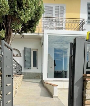 Exterior detail - House the pines (Toscana)