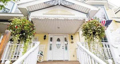 Mayfly Manor 3-bedroom townhome in charming Creede Colorado
