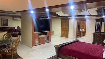Luxury House, City View | 5 bedrooms, iron/ironing board, free WiFi