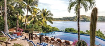 Lovely hotel suite in charming Zihuatanejo with breathtaking views!