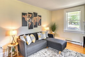TV, books, stereo - Near Nockamixon State Park: Telford Apt w/ Porch! (Telford)