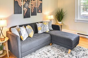 TV, books, stereo - Near Nockamixon State Park: Telford Apt w/ Porch! (Telford)