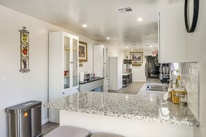 Interior - 1 Mi to Rabobank Arena: Home w/ Gazebo! (Bakersfield)