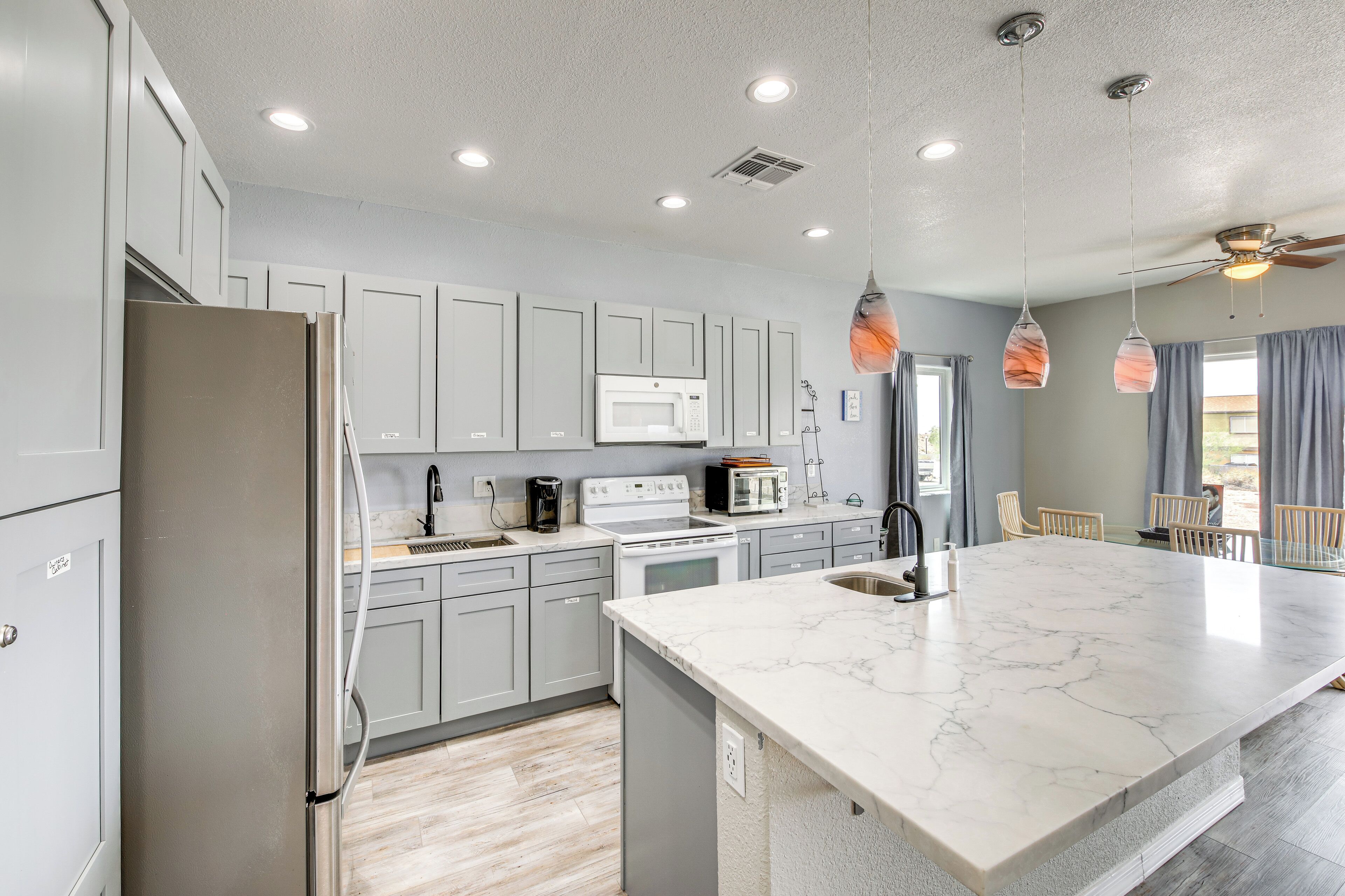 Fridge, microwave, stovetop, dishwasher
