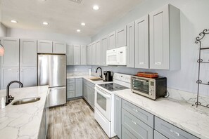 Fridge, microwave, stovetop, dishwasher - 4 Mi to Casinos: Mtn-View Home in Bullhead City! (Bullhead City)