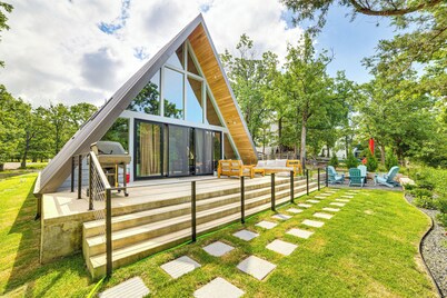 A-Frame Cabin w/ Deck Near Cedar Creek Lake