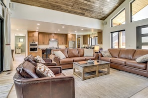 TV, fireplace, books, stereo - Torreon New Build w/ Deck & Outdoor Entertainment (Show Low)