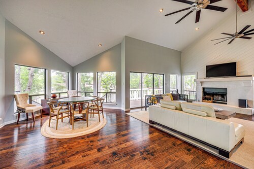 Waterfront Seguin Lake House Near Downtown