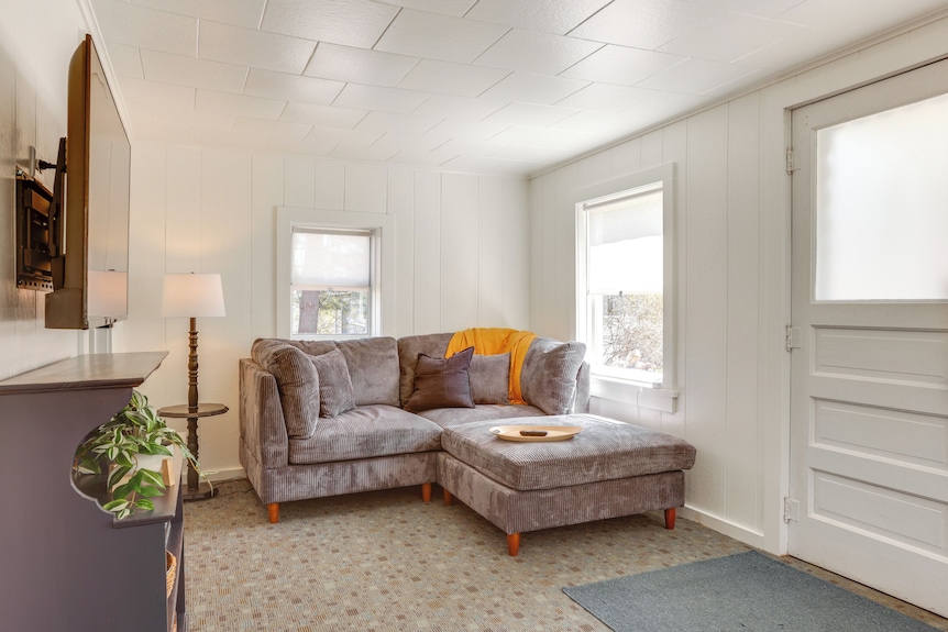 Swim, Hike & Unwind: Frankfort Cottage W/ Fire Pit - Frankfort, MI