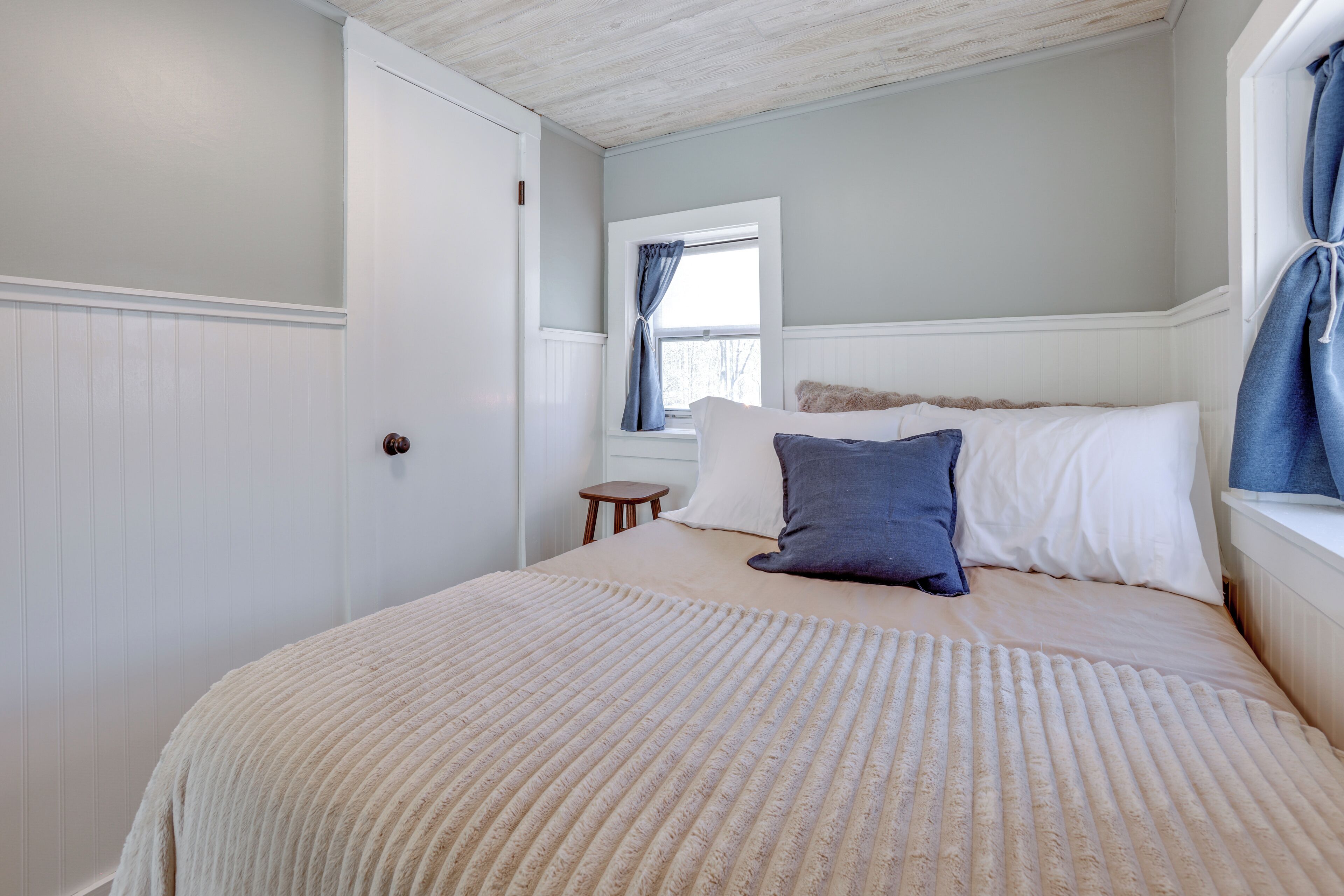 1 bedroom, internet, bed sheets
