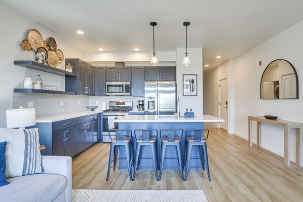Fridge, microwave, stovetop, dishwasher