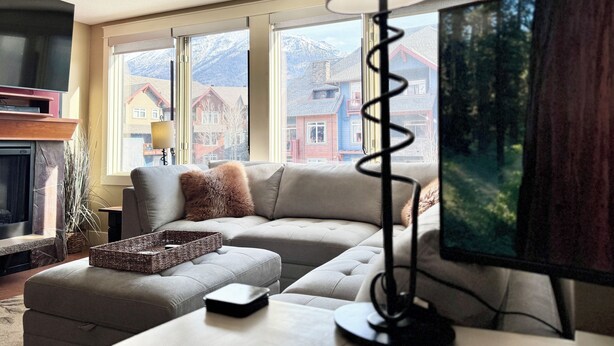 Smart-TV og peis