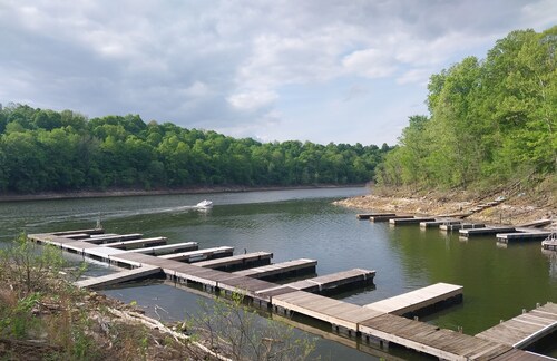 3-bedroom house in charming Falls of Rough with WiFi, AC