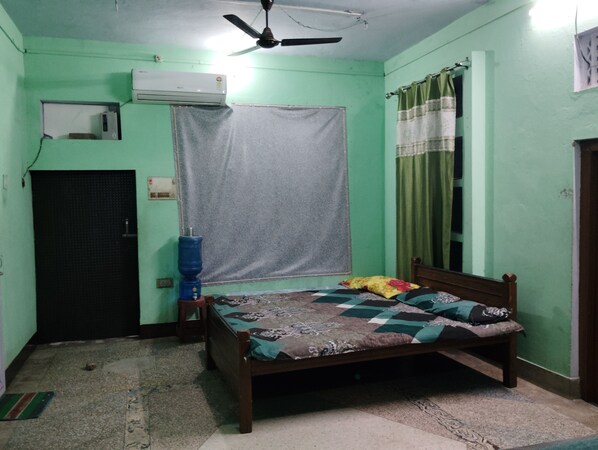 4 bedrooms, WiFi, bed sheets