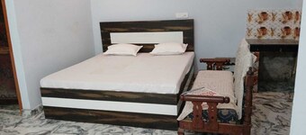 K. S. N. Varanasi Paying guest house.suitable for all