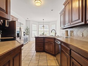 Fridge, microwave, oven, stovetop - Coler Retreat ~ Bike In/Bike Out Coler (Bentonville)