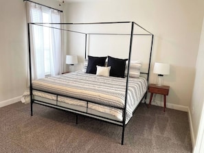 5 bedrooms, iron/ironing board, WiFi, bed sheets