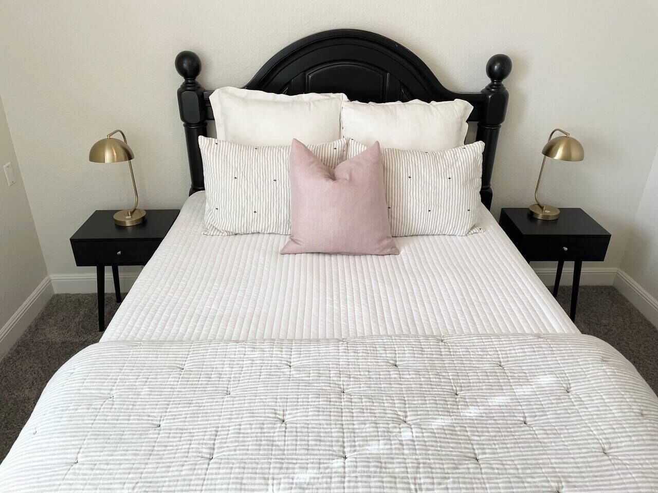 5 chambres, fer et planche à repasser, Wi-Fi, draps fournis