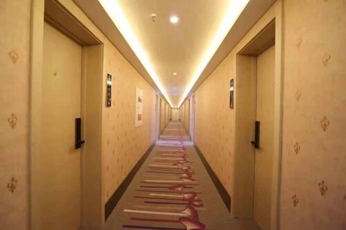 Harbin Gangcheng Hotel (Engineering University Subway Station)