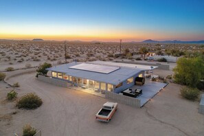 House (5 Bedrooms) | Interior - Sky Ranch Noir Luxe Desert Compound With Pool, Sauna & Stargazing (Joshua Tree)