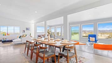 House (5 Bedrooms) | Interior