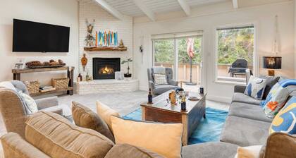 Ski Way by Avantstay Cozy Tahoe Home w/ Fireplace & Balcony