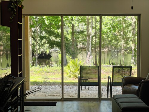 Wise Owl Retreat, a beautiful suite amongst towering oaks, on the River.