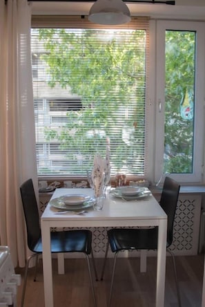 Monolocale comfort, vista città | Cucina privata | Bollitore elettrico, tostapane