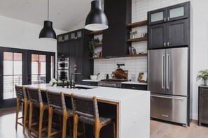 Mikroaaltouuni, uuni, liesi, astianpesukone