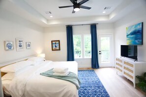 4 bedrooms, iron/ironing board, WiFi, bed sheets