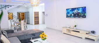Elegant House near the Beach in Lomé, agbavi – A/C & Wi-Fi Included