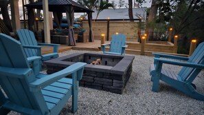 Terrace/patio - Waterfront Studio w/ Bay Access, Kayaks. Bring Your Boat – Adventure Awaits! (Ruskin)
