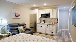 1 bedroom, WiFi, bed sheets - Waterfront Studio w/ Bay Access, Kayaks. Bring Your Boat – Adventure Awaits! (Ruskin)