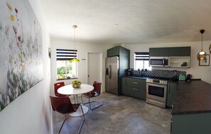 Micro-ondes, four, plaque de cuisson, lave-vaisselle