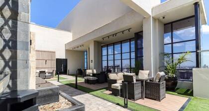 Condo with rooftop pool&gym in Westlands