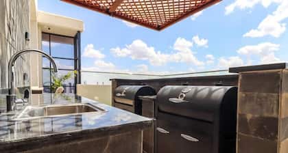Condo with rooftop pool&gym in Westlands