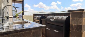 Condo with rooftop pool&gym in Westlands