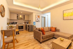 Living area - Condo with rooftop pool&gym in Westlands (Nairobi)