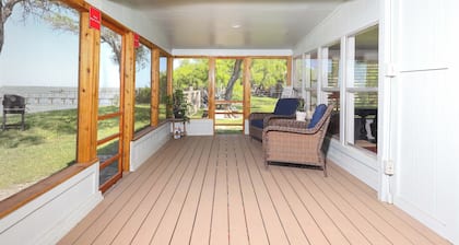 Charming3 Bedroom on Baffin Bay where legends of the speckled trout come to life