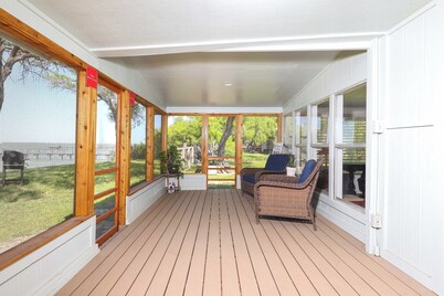 Charming3 Bedroom on Baffin Bay where legends of the speckled trout come to life