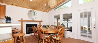 Charming3 Bedroom on Baffin Bay where legends of the speckled trout come to life