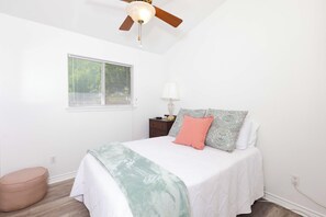 3 bedrooms, iron/ironing board, free WiFi, bed sheets - Charming3 Bedroom on Baffin Bay where legends of the speckled trout come to life (Riviera)